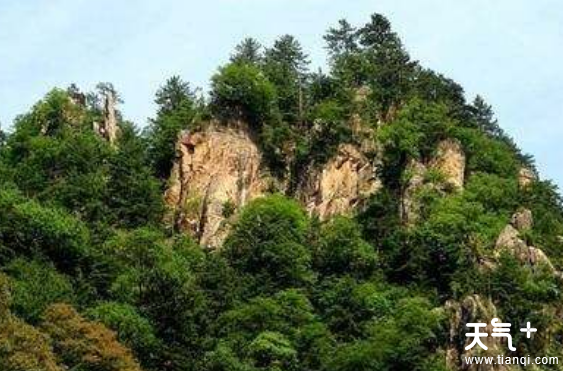 卧龙山风景区位于屯昌县城北约8公里处,是屯昌县一处著名的风景