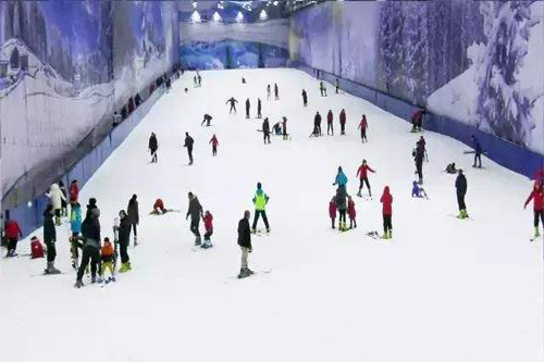 ​忻城县冰河世纪滑雪场