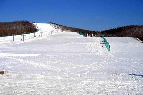 铭湖温泉滑雪场