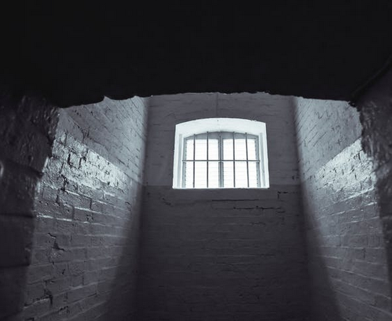 梦见坐牢是什么意思 梦见坐牢了有什么预兆