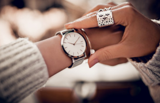 梦到老公送我情侣手表是什么意思 梦见老公送我情侣手表的寓意