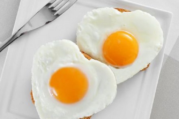 男人梦见吃鸡蛋什么意思 男人梦见吃鸡蛋预示什么