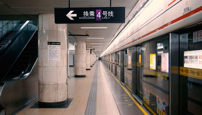 上海地铁站700.jpg