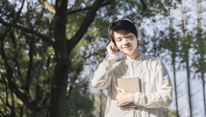 狮子男喜欢你的暗号 如何判断狮子座男是否喜欢你