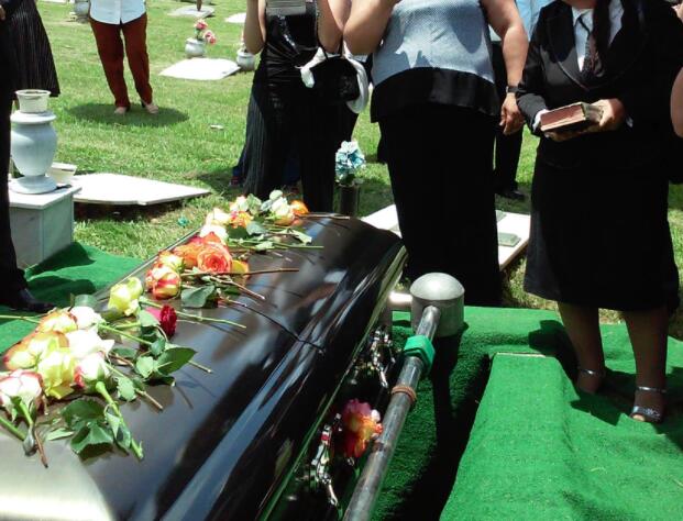 梦见已故亲人的葬礼是什么意思 梦见已故亲人的葬礼预兆什么