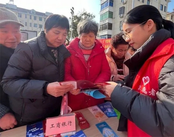 學(xué)雷鋒紀(jì)念日 | 弘揚(yáng)“雷鋒精神”，傳遞工行溫度