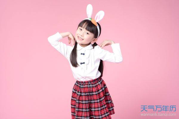 五行屬土的字女孩用寓意好的 適用于女孩名屬土的字