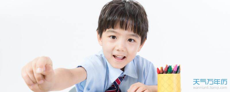 屬蛇的男孩子叫什么名字好 屬蛇男孩的名字響亮寓意好