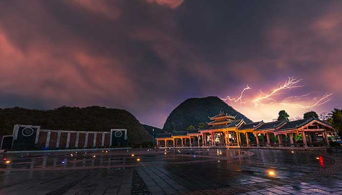 梦见晴天霹雳什么意思 梦见晴天霹雳预示什么