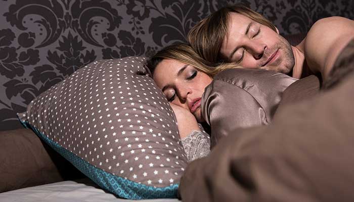 梦见女友和别的男人睡觉什么意思 梦见女友和别的男人睡觉有什么预兆