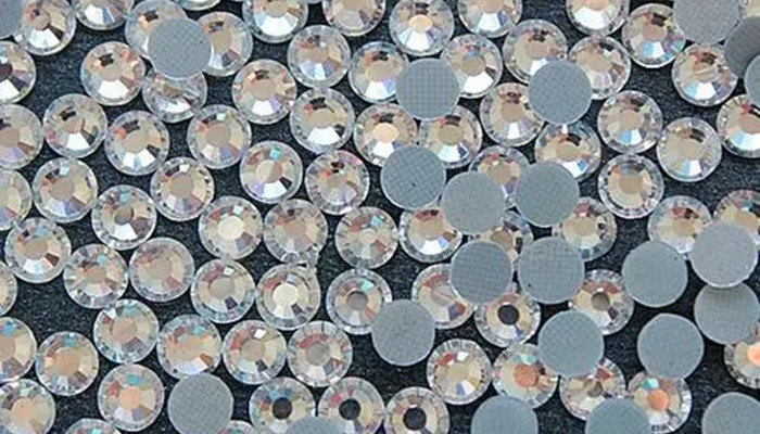 烫钻容易掉吗 衣服上的烫钻容易掉吗