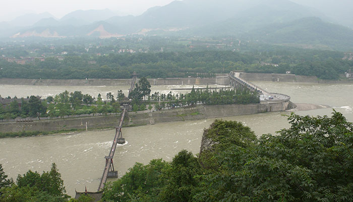 都江堰什么时候建造的