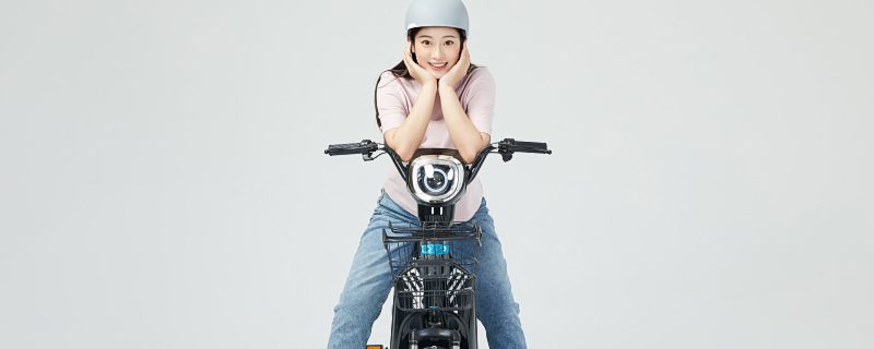 摄图网_501638002_banner_青年女性骑电动车（企业商用）.jpg