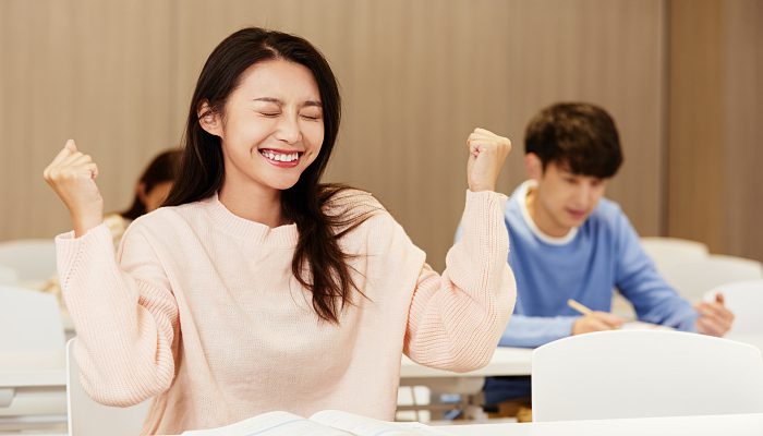 摄图网_501685893_banner_考研学生听到录取非常开心（企业商用）.jpg