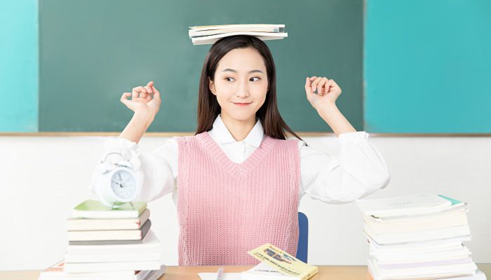 摄图网_501434564_banner_青年女性考研学习（企业商用）.jpg