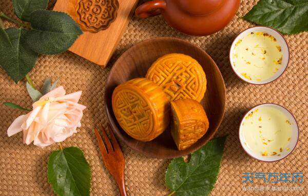 2020中秋节月饼大全图片 2020中秋节吃月饼的高清大图