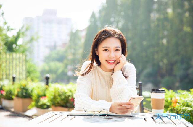 赞美女人漂亮的句子表扬女人又能干又漂亮的句子