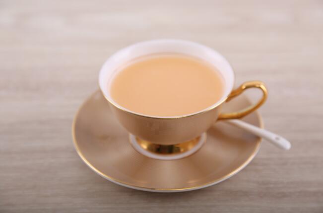 秋天的第一杯奶茶心情说说 秋天一杯奶茶的简短句子