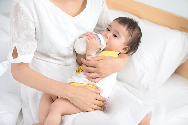 梦见抱着婴儿吃自己奶什么意思 梦见抱着婴儿吃自己奶预示什么