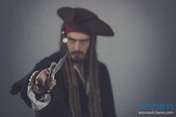 梦见被人抢钱预示什么 梦见被人抢钱有什么征