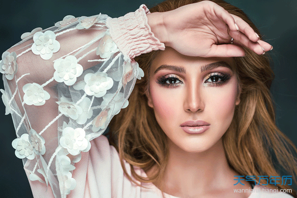 摩羯女玩弄感情的表现 摩羯座女生玩玩你的手