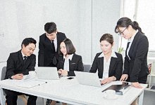 天秤座咋摆脱职场困境 天秤座在职场中的生存法则