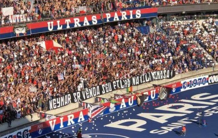 内马尔倒钩绝杀怎么回事?球迷现场嘘声挡不住射门