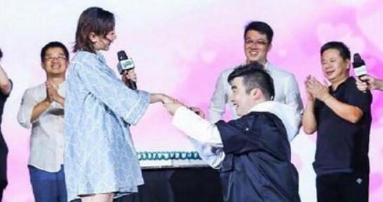 梁超何雯娜订婚是真的吗 何雯娜梁超订婚秀恩爱