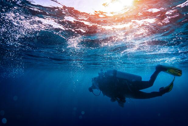 男子关掉潜友气瓶是什么情况 男子为什么要关掉潜友气瓶