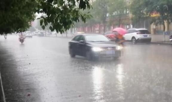 人工降雨引发暴雨是怎么回事 人工降雨为什么导致暴雨