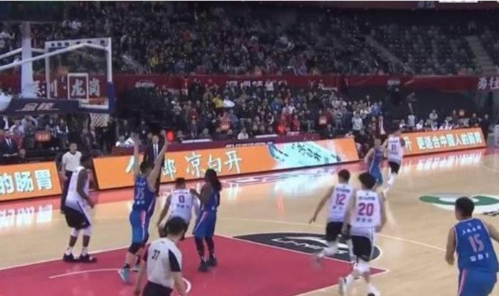 深圳男篮超远三分绝杀！贺希宁己方罚球线投篮命中