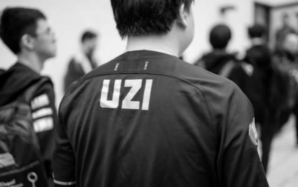 uzi退役声明完整版:感谢家人和婷婷