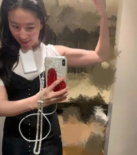刘亦菲cos奥黛丽赫本是怎么回事 ?刘亦菲cos奥黛丽赫本具体情况（图）