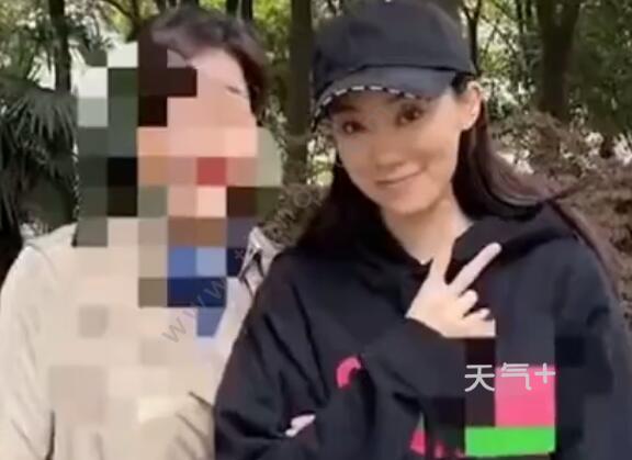 张小斐给贾玲妈妈扫墓是怎么回事 张小斐给贾玲妈妈扫墓具体情况