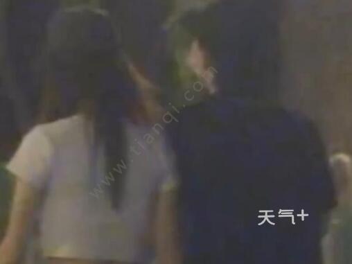 金晨李斯丹妮挽手散步是怎么回事金晨李斯丹妮挽手散步是什么情况
