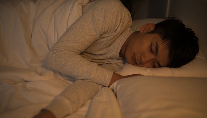 医生建议成人每天睡够7小时 最好在黑暗的温度约20℃环境中睡觉
