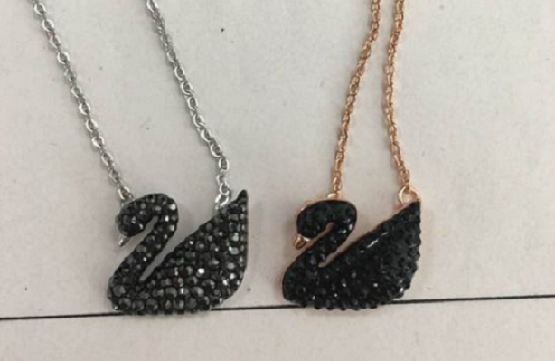 施华洛世奇黑天鹅怎么看真假 施华洛世奇黑天鹅真假鉴定