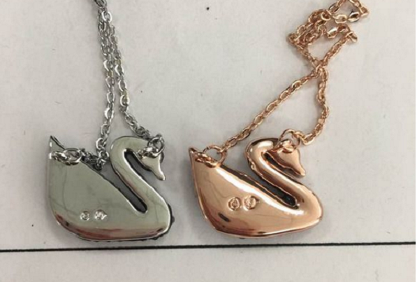 施华洛世奇黑天鹅怎么看真假 施华洛世奇黑天鹅真假鉴定