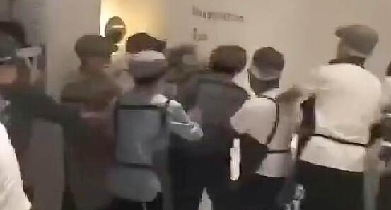 喜茶辞退殴打外卖小哥店员什么情况 喜茶店员殴打外卖小哥原因