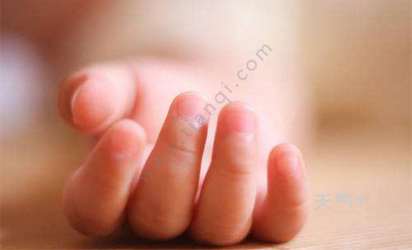 手心发热是怎么回事 宝宝手心发热是生病了吗