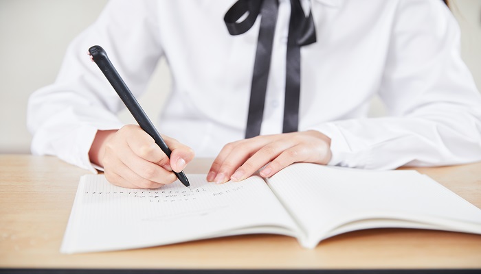 四年级《麻雀》的作者 四年级麻雀的作者是