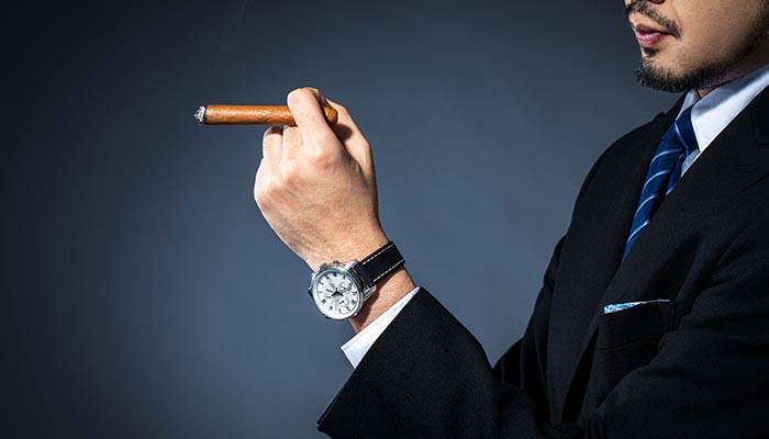 整条烟放五年还能抽吗 整条烟放五年还可以抽吗