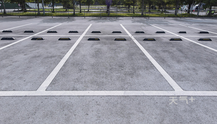 停车位标准尺寸是多少 中国停车位标准