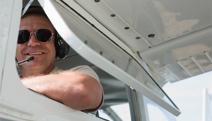 飞机驾驶员叫什么 飞机驾驶员怎么称呼