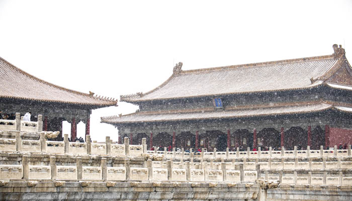 交头接耳这个成语出自哪部作品  交头接耳出于哪个作品