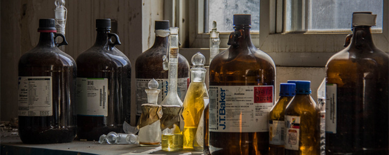 为什么化学品要装在深色瓶里 用棕色瓶存放的化学试剂