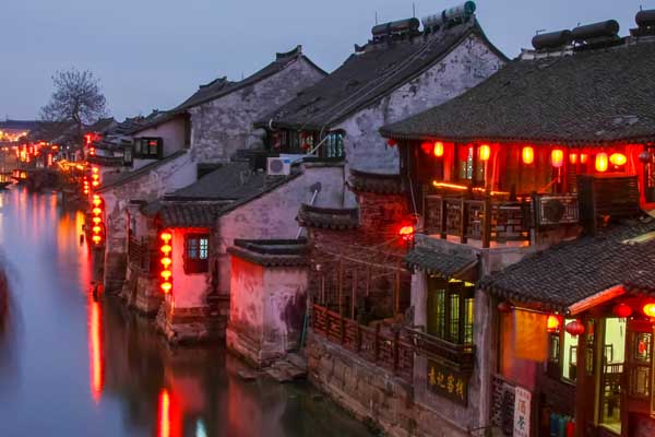 情侣第一次旅游去哪里 适合情侣穷游小的地方