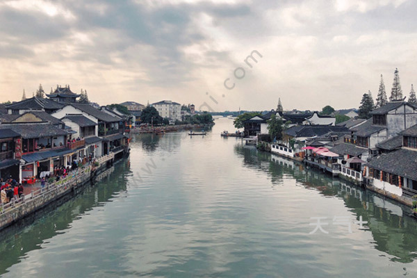 天气生活 旅游    朱家角古镇是游览上海周边必不可错过的旅游景点