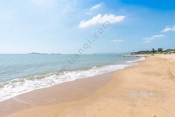 环岛路沙滩也是到厦门旅游必去旅游景点之一,这里除了可以赶海抓