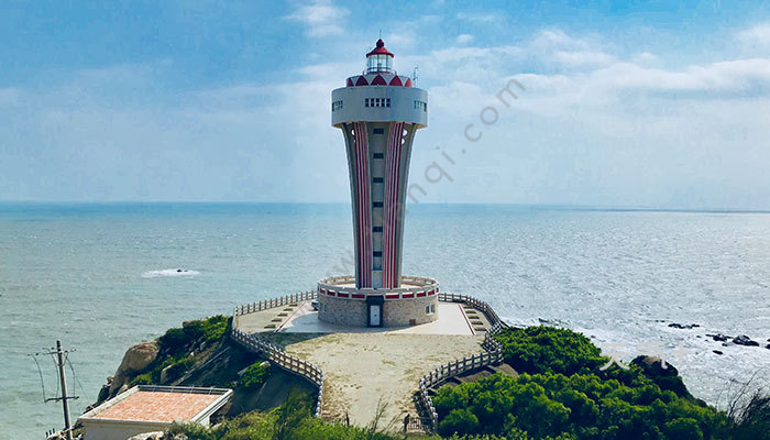 这里有最漂亮的海湾,4a级泳区,地标北回归线广场,同时青澳湾吃,住,玩
